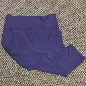 Athleta salutation stash capri